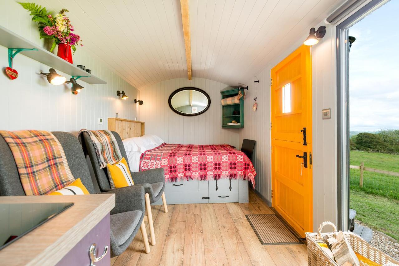 The Big Cwtch Shepherd'S Hut Kidwelly Dış mekan fotoğraf