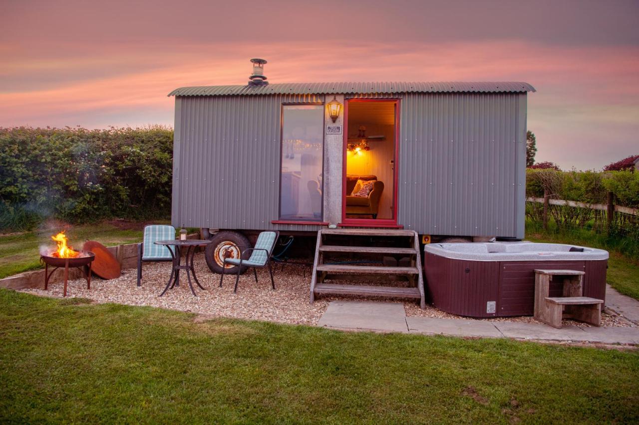 The Big Cwtch Shepherd'S Hut Kidwelly Dış mekan fotoğraf