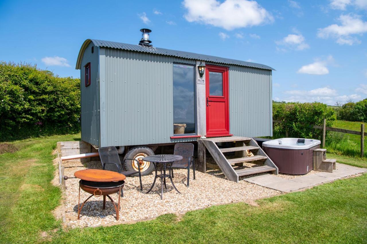 The Big Cwtch Shepherd'S Hut Kidwelly Dış mekan fotoğraf